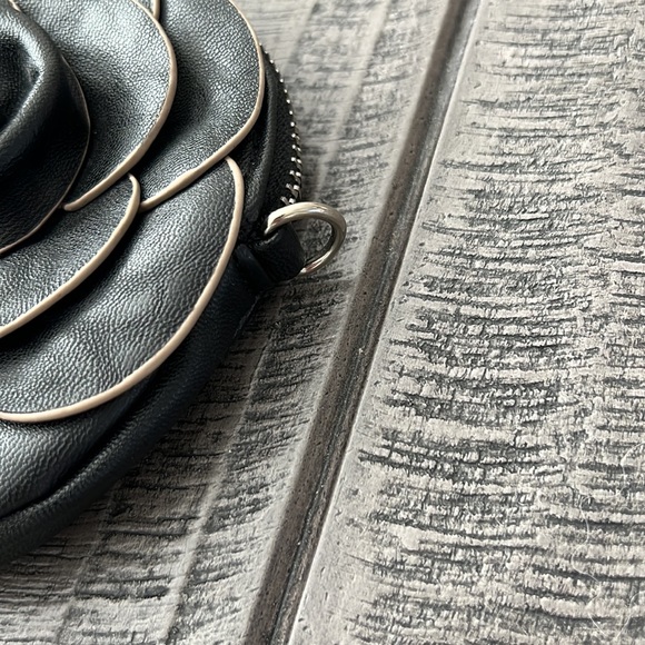 NWOT Floral wristlet for purse or keys - Picture 7 of 7